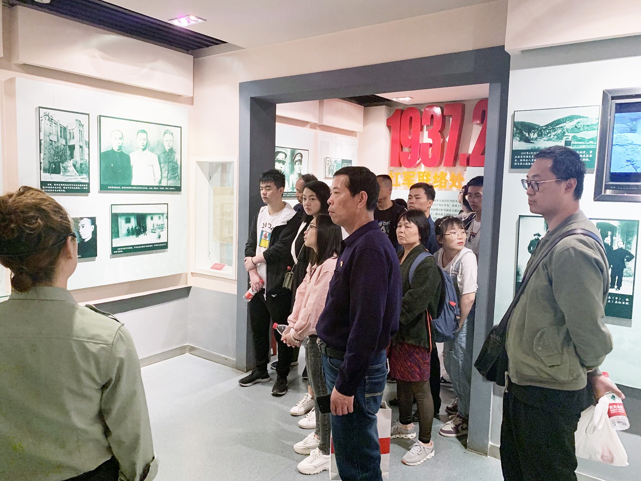 第二黨支部開展 “不忘初心，牢記使命”主題黨日活動