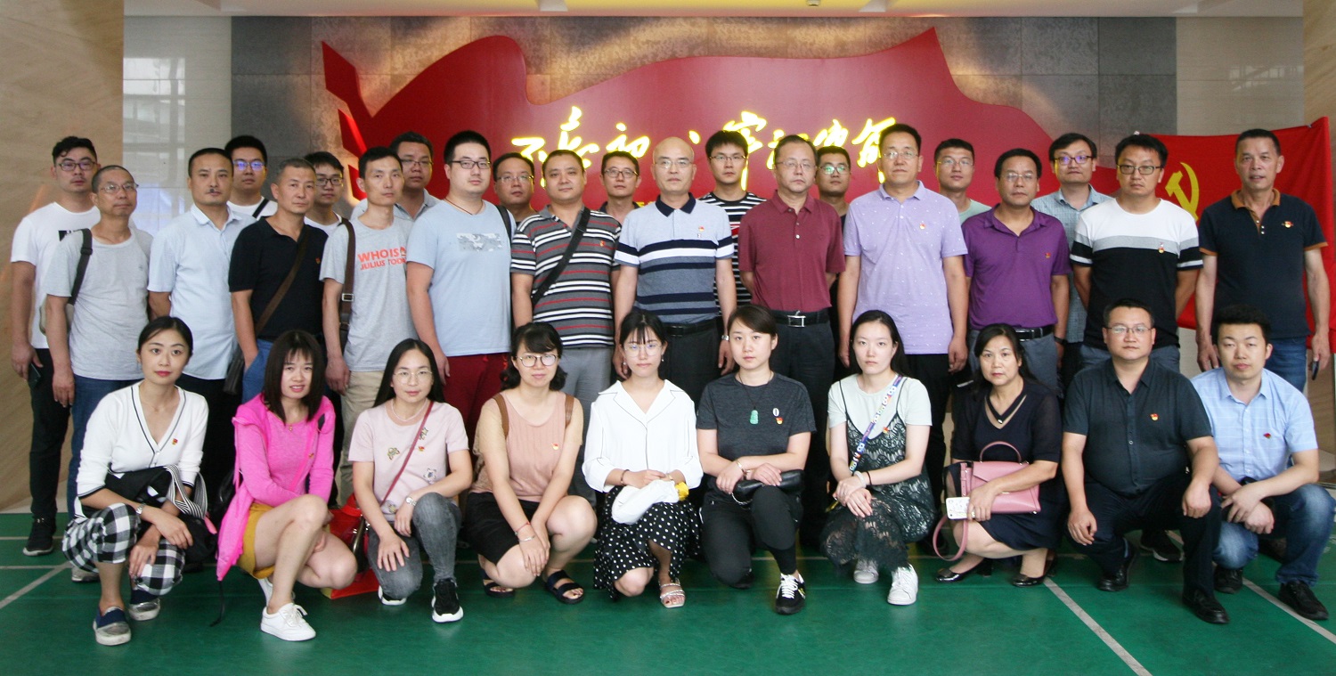 追尋足跡 感悟初心 ——電子綜合勘察研究院參觀學習 省檔案館“不忘初心 牢記使命”主題教育檔案文獻展