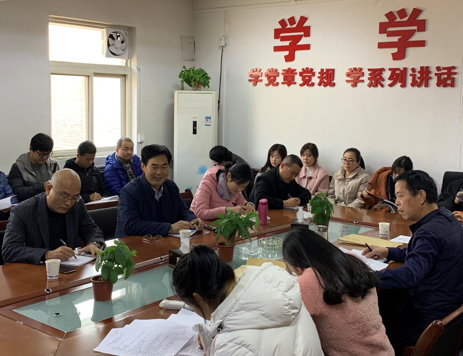 弘揚延安精神·譜寫追趕超越新篇章