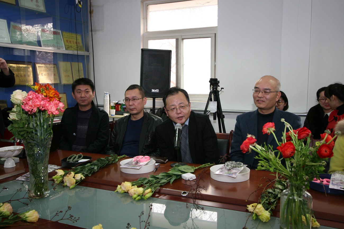 電勘院舉辦慶祝三八國際勞動(dòng)?jì)D女節(jié)活動(dòng) ——“美麗心情、舒適生活”藝術(shù)插花